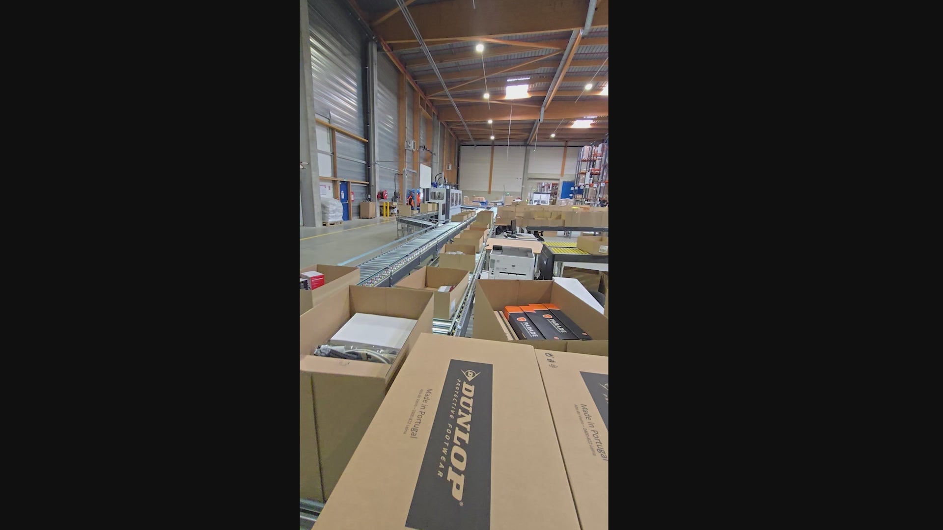 Charger la vidéo : Colis EPI conditionné avec l'auto-packing